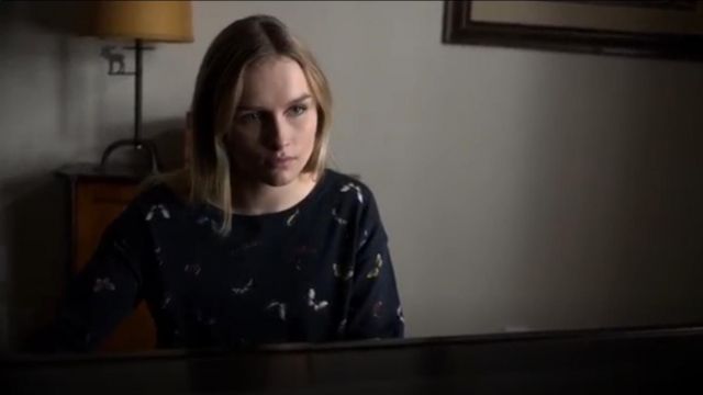 Black Butterfly Cotton & Cashmere Sweater worn by Elle Tomkins (Olivia DeJonge) in The Society (Season01Episode10)