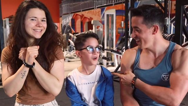 The white t-shirt Hashtag Tibo Inshape in the YouTube video WE TEST OBJECTS SATISFYING !