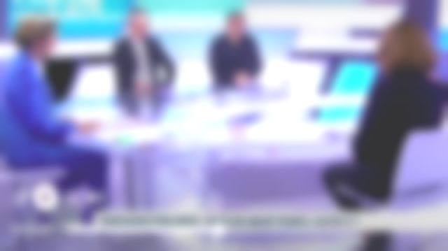 Le pantalon assorti à la veste blazer imprimé ton sur ton de Caroline Roux dans C dans l'air