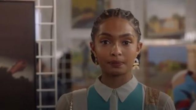 Flatform Statement Earrings worn by Zoey Johnson (Yara Shahidi) in grown-ish (Season02 Episode09)
