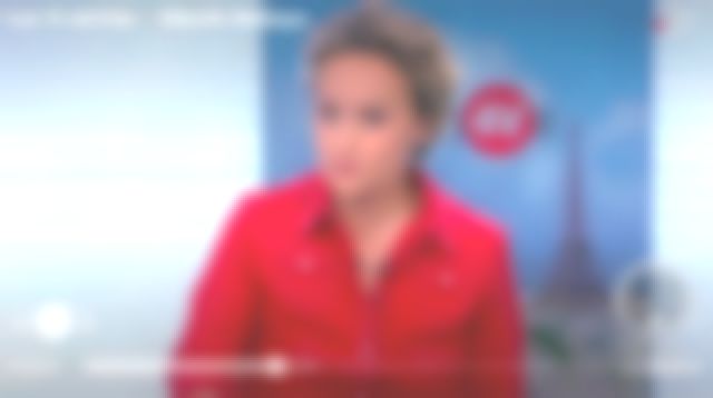 The red shirt of Caroline Roux in Télématin the 4 truths the 13.06.2019