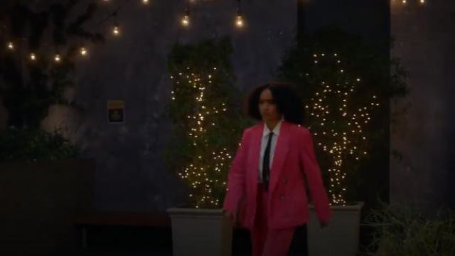 Zara Chemise Contrastant avec Bow porté par Zoey Johnson (Yara Shahidi) adultes-ish (Saison 02, Épisode 12)