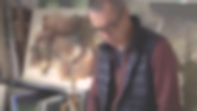 The down jacket without sleeve in navy blue worn by a guest in Echappées belles the 08.06.2019 at 20:50