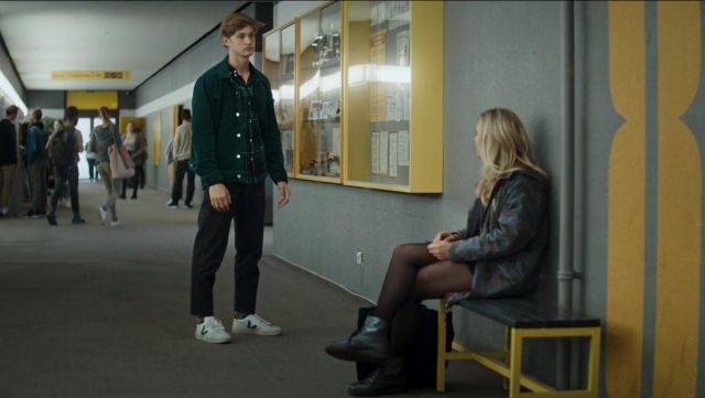 The green jacket worn by Daniel Riffert (Damian Hardung) in the How to Sell Drugs Online (Fast) (S01E03)