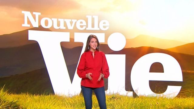 La blouse rouge de Ophélie Meunier dans Nouvelle vie du 12/06/2019