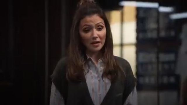 Frame Silk Button-Front Blouse worn by Emily Rhodes (Italia Ricci) in Designated Survivor (Season 03 Episode 04)