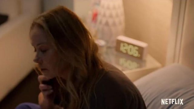 The alarm clock with digital display in Dead to Me Season 1