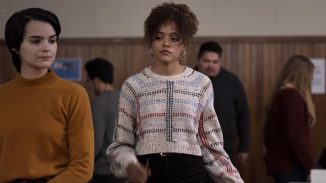 The sweater Topshop worn by Tabitha Foster (Quintessa Swindell) in Trinkets S01E08