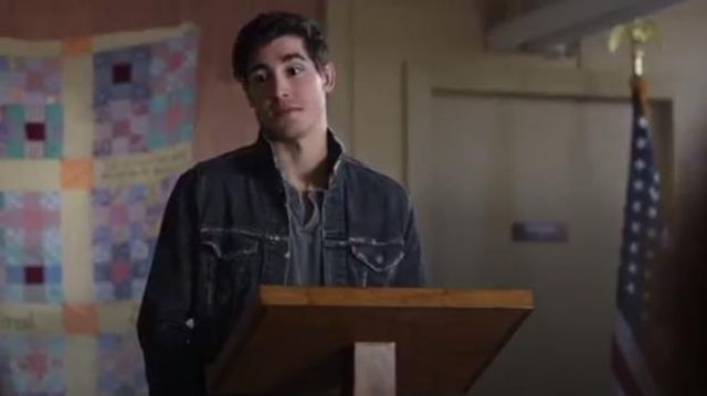 Levi’s The Trucker Jacket worn by Luka Novak (Henry Zaga) in Trinkets (S01E02)