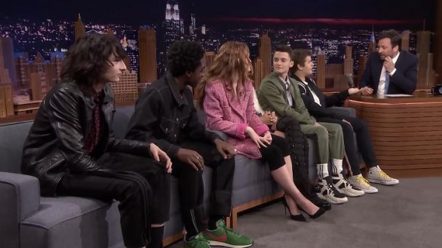 Fendi en cuir Blanc de haute tops sneakers porté par Noé Schnapp (Va Byers dans des Choses plus étranges) sur Le Tonight Show Starring Jimmy Fallon, le 14 juin 2019