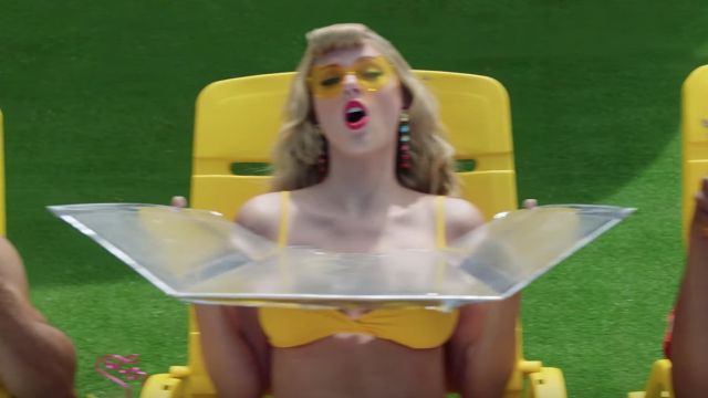 Jaune 2 pièces maillot de bain porté par Taylor Swift comme on le voit dans sa Vous avez Besoin Pour Calmer la musique de la vidéo