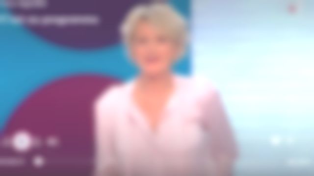 La camisa de satén rosa, mangas 3/4 de Sophie Davant en el programa C'est au el 18.06.2019