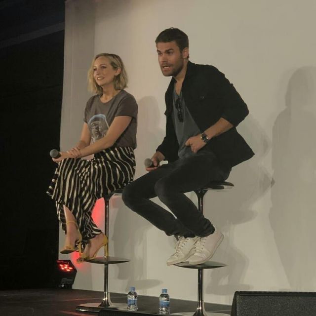 The heeled sandals yellow worn by Candice King at Bloody Night Con in Barcelona on June 15, 2019