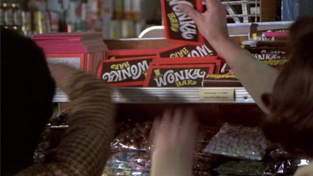 La réplique de la barre chocolatée Wonka bar dans Char­lie et la Cho­co­la­te­rie