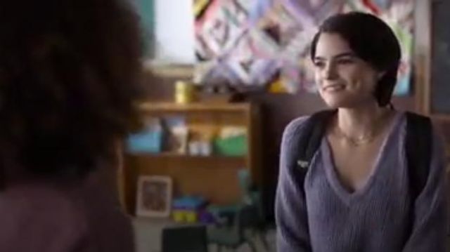 Free People High Low V Sweater worn by Elodie Davis (Brianna Hildebrand) in Trinkets (S01E10)