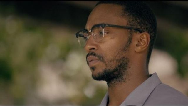 Les lunettes retro de Danny (Anthony Mackie) dans Black Mirror (S05E01)