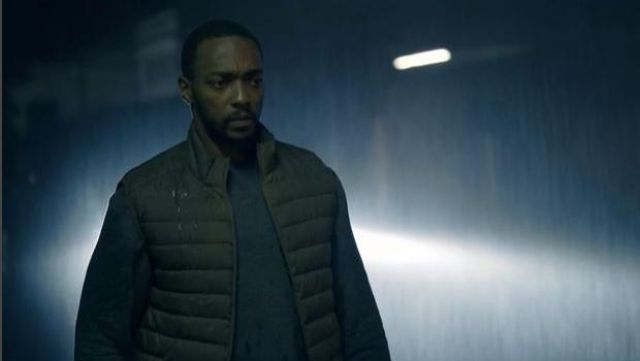 The down jacket without sleeves Danny (Anthony Mackie) in Black Mirror (Season 05 Episode 01)
