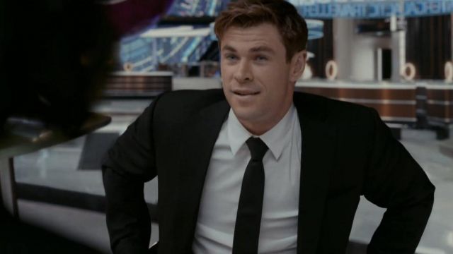 Le blazer noir porté par l'Agent H (Chris Hemsworth) dans Men in Black : International