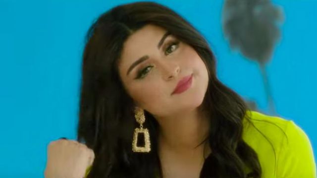 The earrings rectangular rhinestone Salma Rachid in her video clip of MY GAZELLE feat. Mok Saib