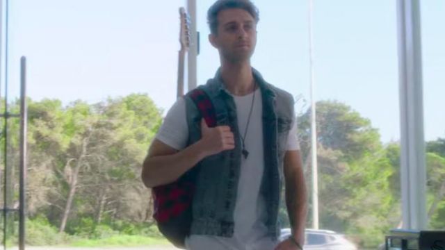 The jean jacket without sleeve-Mok Saib in the clip of MY GAZELLE Salma Rachid