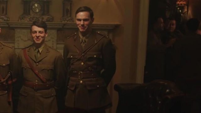 La vareuse d'officier britannique portée par J.R.R. Tolkien (Nicholas Hoult) dans Tolkien