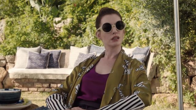 Round sunglasses worn by Josephine Chesterfield (Anne Hathaway) in The Hustle