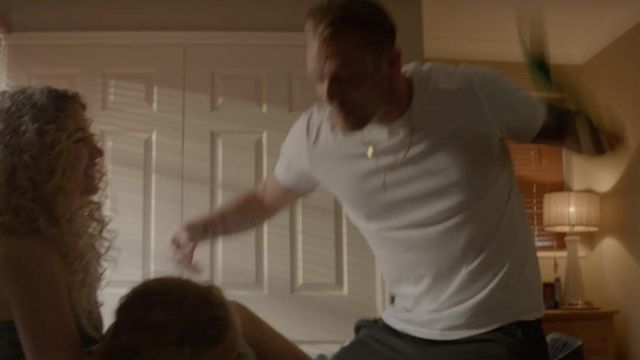 Blanc T-Shirt porté par Pete Koslow (Joel Kinnaman) dans L'Informateur