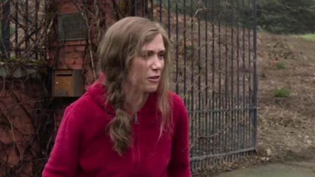 Rouge à Capuche en Molleton Chandail porté par Audrey (Kristen Wiig) Où avez-Vous Aller, Bernadette