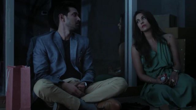 The suit jacket worn by Veer (Vikrant Massey) in Broken but Beautiful (S01E01)