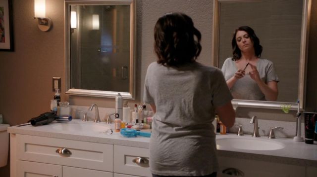 Le mini ventilateur bleu de Rebecca Bunch (Rachel Bloom) dans Crazy Ex-Girlfriend (S03E01)
