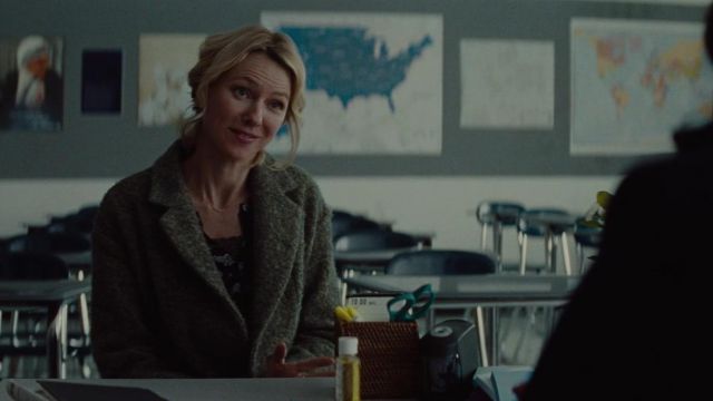 Le manteau en laine gris à col de Amy Edgar (Naomi Watts) dans Luce