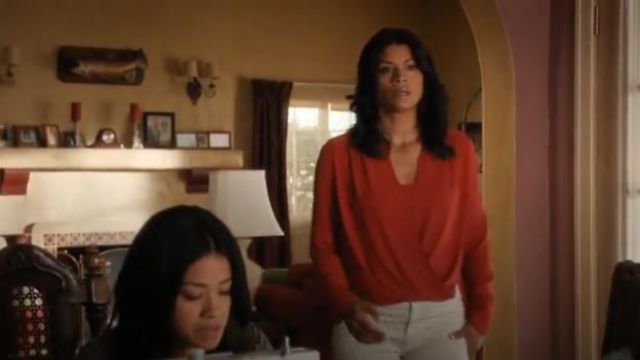 Bcbgmaxazria Jaklyn Blouse worn by Xiomara Villanueva (Andrea Navedo) in Jane the Virgin (Season05 Episode13)