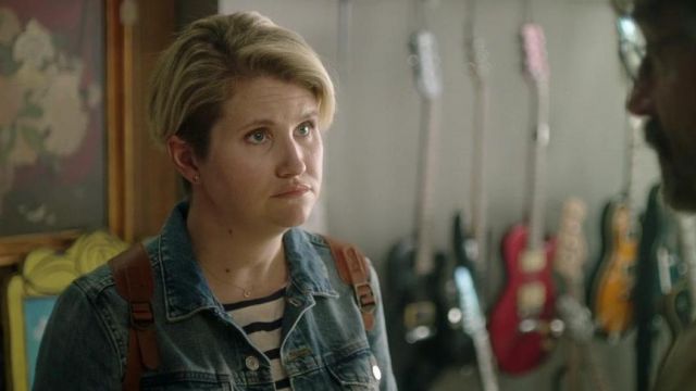 Collier porté par Cynthia (Jillian Bell) dans l'Épée de Confiance