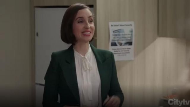 Smythe Duchess Blazer worn by Jen (Zoe Lister-Jones) in Life in Pieces (S04E09)