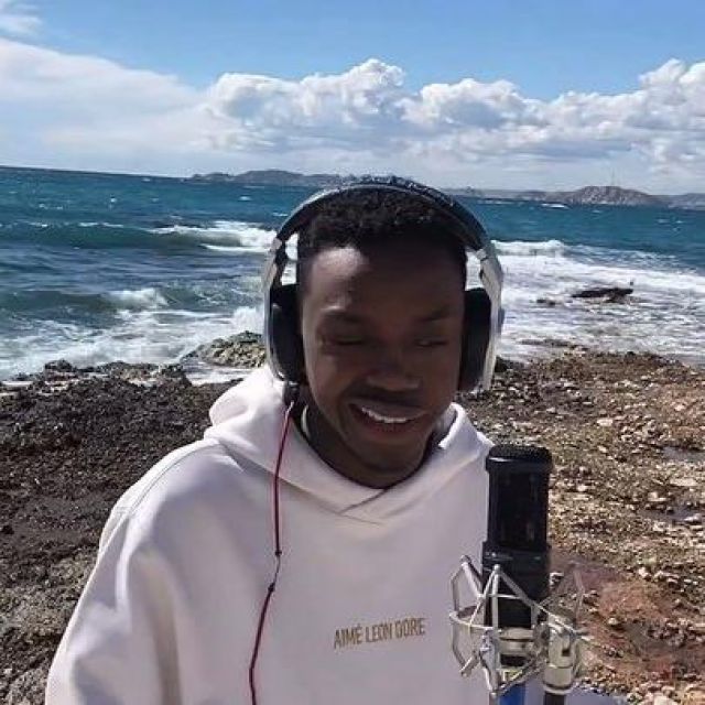The sweat embroidered, white, gold Aimé Leon Dore of Nube on his account Instagram @__nube__