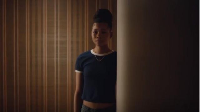 Forever 21 Ringer Tee porté par le Gia Bennett (Tempête Reid) dans l'Euphorie (S01E01)