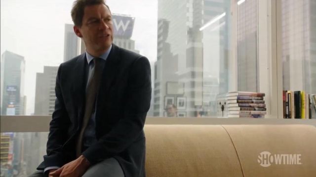 The suit jacket black Noah Solloway (Dominic West) in The Affair (S02E01)