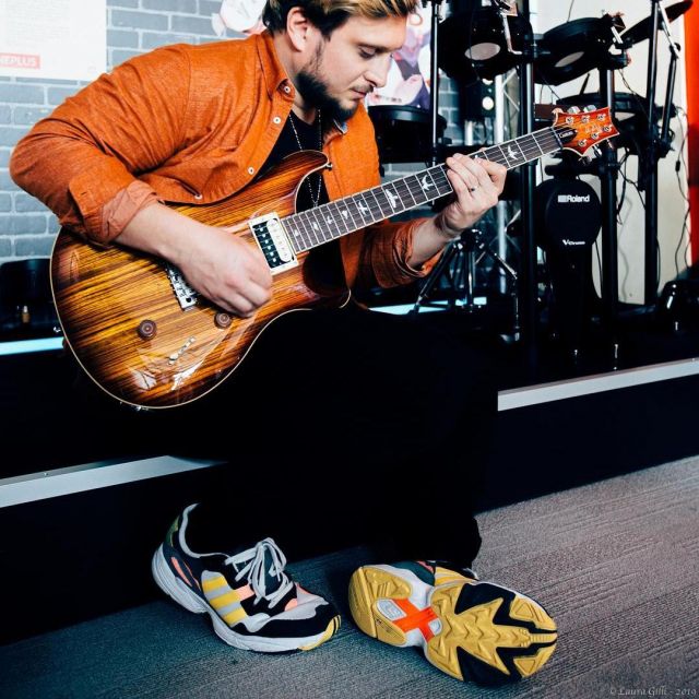 Les sneakers Adidas Yung-96 portées par McFly sur son compte Instagram