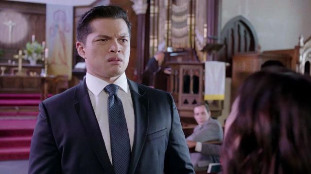 The striped tie from Josh Chan (Vincent Rodriguez III) in Crazy Ex-Girlfriend (S03E02)