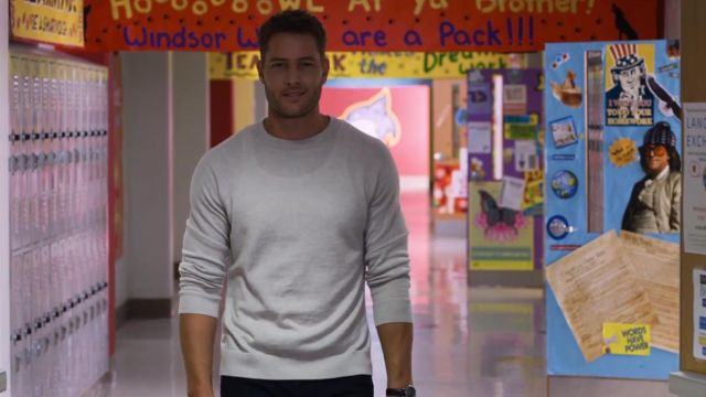 Long-Sleeve crewneck worn by Mr. Marshall (Justin Hartley) in Little