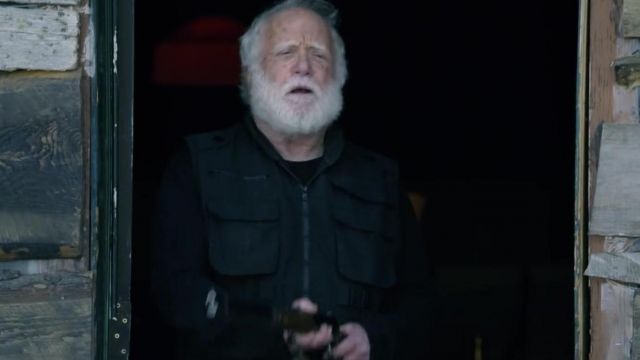 Black Multipocket Sleeveless Gilet worn by Father (Richard Dreyfuss) in Daughter of the Wolf