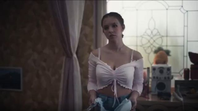Callipygian Lettuce Trim Cinch Top worn by Cassie Howard (Sydney Sweeney) in Euphoria (S01E03)