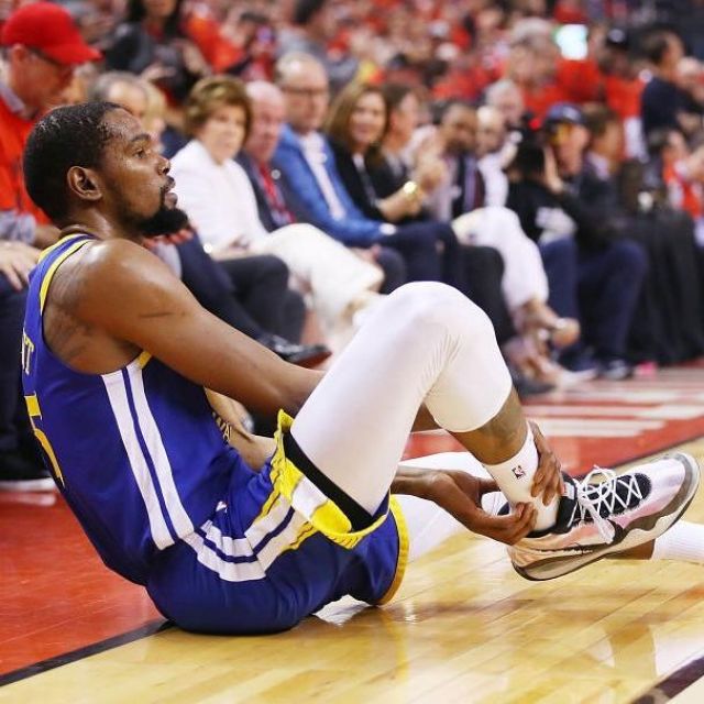 Shoes basketball Nike Zoom KD12 of Kevin Durant on the account Instagram of @obj