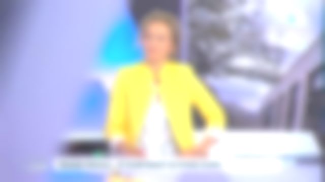 The jacket of yellow satin, high collar, button-by Caroline Roux in C in the air the 03.07.2019