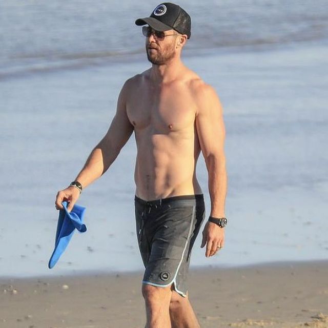 Quiksilver Vista Boardshorts worn by Chris Hemsworth on the Instagram November 24,2018