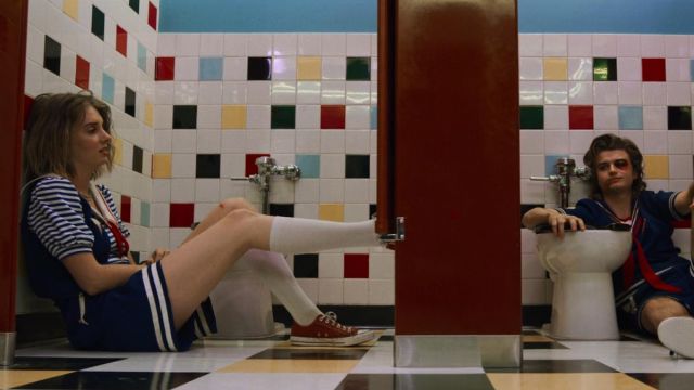 The Converse sneakers red Robin (Maya Hawke) in Stranger Things Season 3 Episode 7