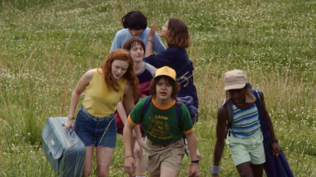 The green t-shirt Levi's Camp Know Where Dustin Henderson (Gaten Matarazzo)  in Stranger Things (S03E01) | Spotern