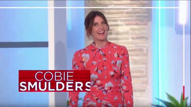 Auto-Portrait Botanique Imprimée en Crêpe Midi Robe portée par Cobie Smulders sur Le Talk 2 juillet 2019