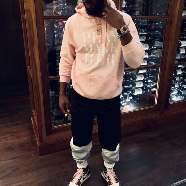 Les Sneakers Jordan 1 Retro High Travis Scott de Chris Paul sur le compte  instagram de @cp3 | Spotern