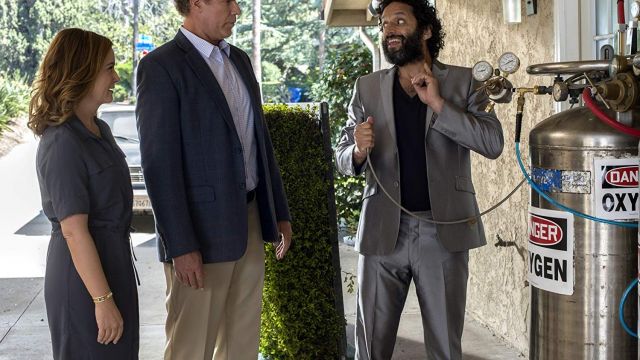 Grey Suit of Frank (Jason Mantzoukas) in The House